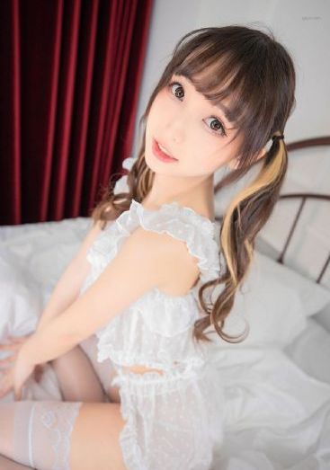 日本一边捏胸一边接吻_BD高清免费观看