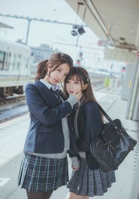 欧美两女一男做爱视频免费看_未删减完整版